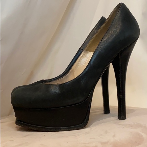 24HR SALE⚡️AUTHENTIC FENDI HEELS - Picture 2 of 3